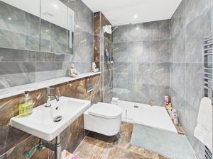 ENSUITE SHOWER ROOM- click for photo gallery